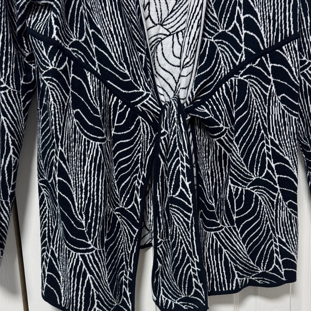 Dana Buchman Black & White Leaf-Pattern Open Cardigan - Picture 4 of 10